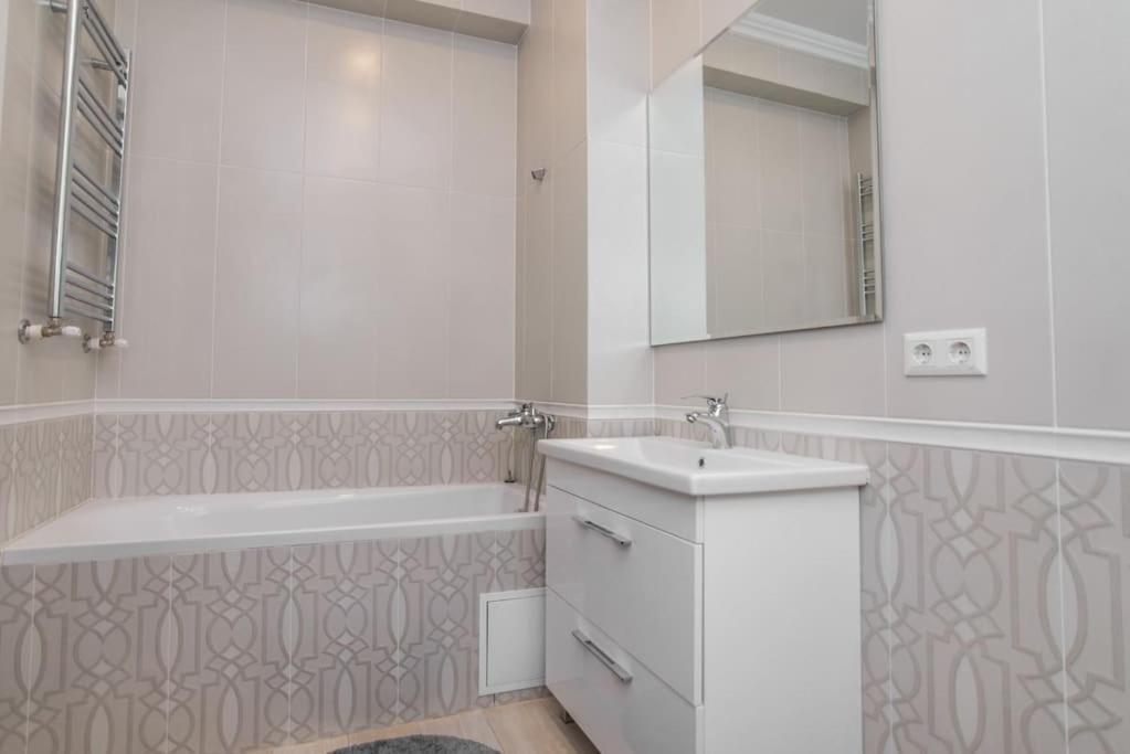 Grand Excelent New Ultra Central Apartments Kisinyov Kültér fotó