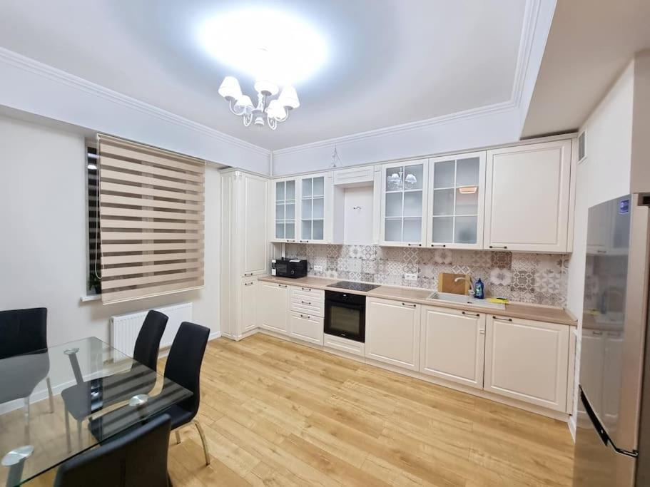 Grand Excelent New Ultra Central Apartments Kisinyov Kültér fotó