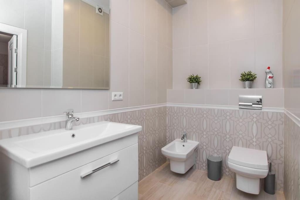 Grand Excelent New Ultra Central Apartments Kisinyov Kültér fotó